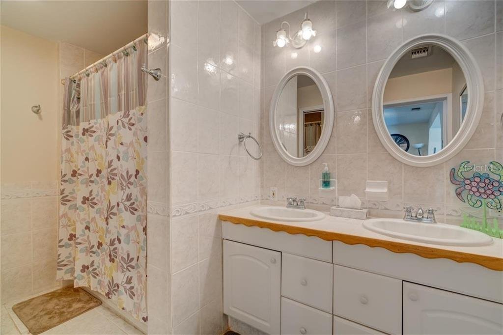 5241 ALPACA DR,WEEKI WACHEE,34607