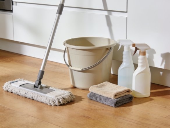 How to clean a shower screen without scratching it