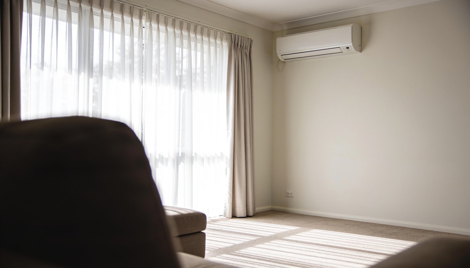 Is it cheaper to leave the air conditioner on all day