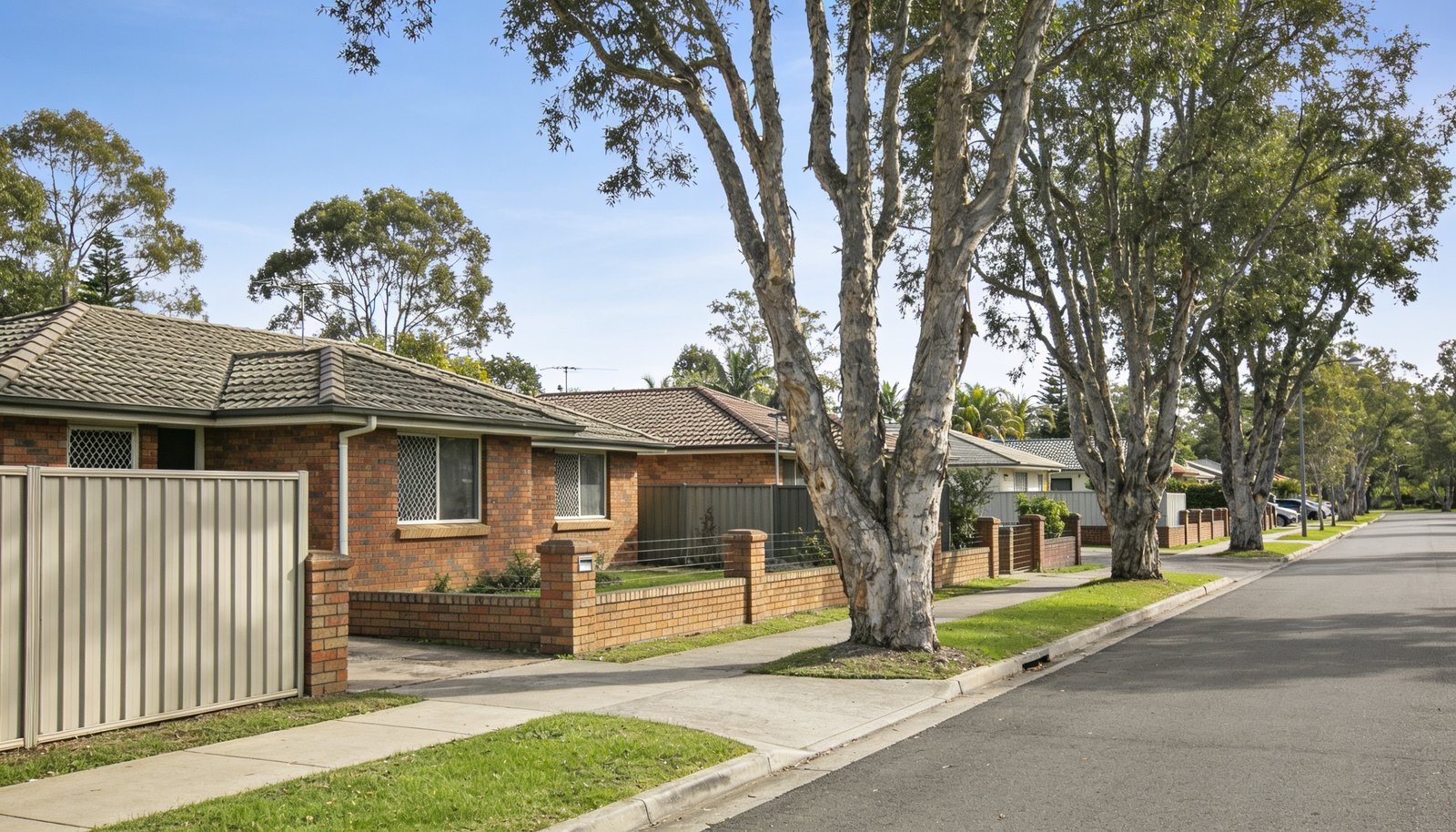 Shopping and Everyday Services Around Calamvale
