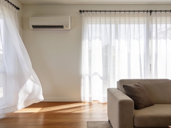 How to choose between a fan and an air conditioner for one bedroom